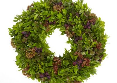 RF16202 buxus ring with apple berries 4